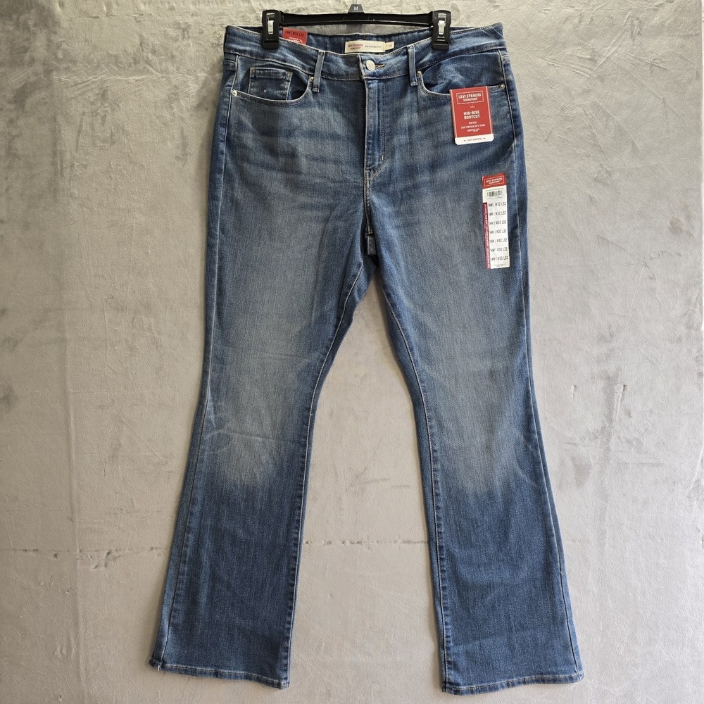 Levi's Strauss Signature Mid Rise Boot Cut Blue Jeans Size 14 W32xL32 Stretch